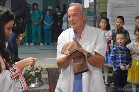 Д-р Николов